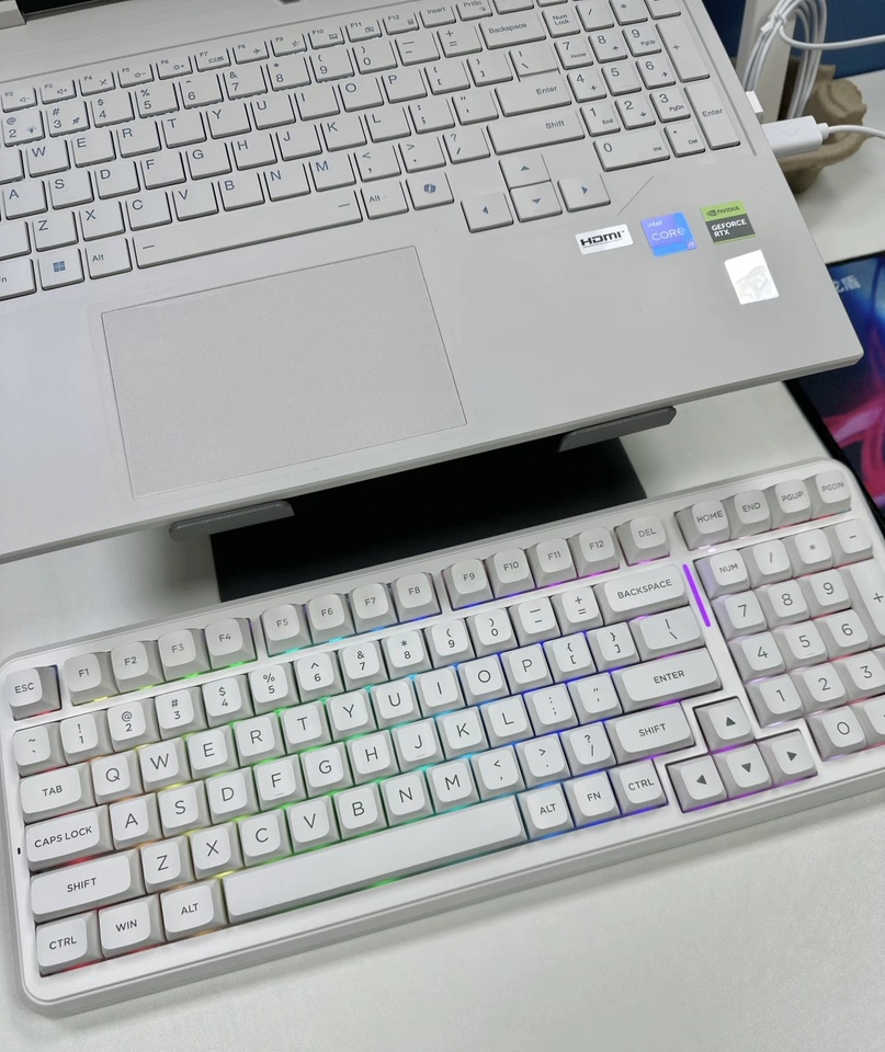 Tastiera Meccanica Personalizz - Gaming Keyboard Wireless recensione e prezzo
